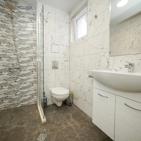 Rade Iii-vratsa Exclusive Mountain View Pensiune Vrața